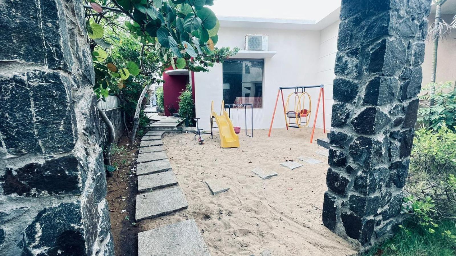 Barefootbay - Villa With Private Beach Access 첸나이 외부 사진